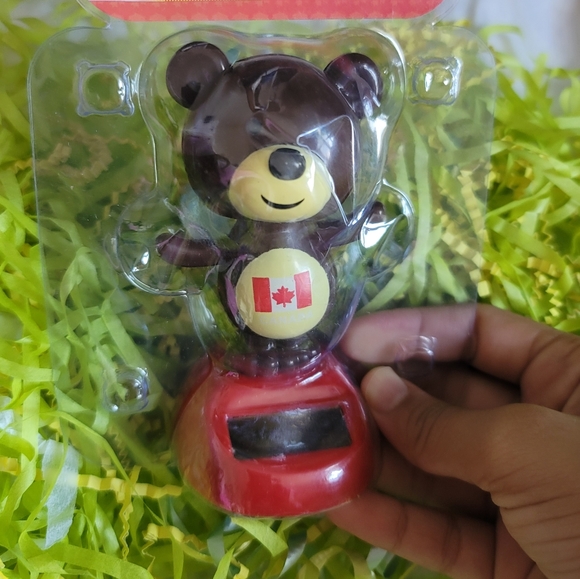 Canada flag soft ball dancing bear - Picture 2 of 3